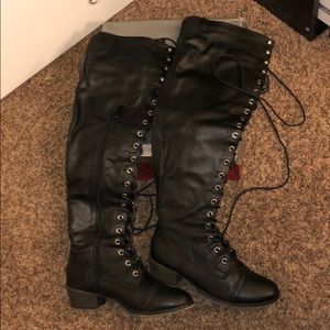 Women’s Laceup Leather Black Boots
